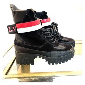 LV LAUREATE BOOTS